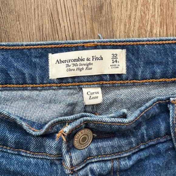 Abercrombie Curve Love 90s Straight Jean - Picture 3 of 3
